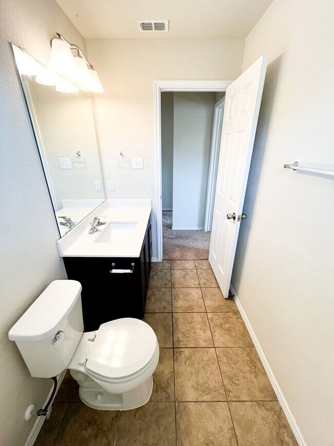 Building Photo - Available NOW!!!! This gorgeous home is located in The Landing Subdivision in Killeen. This home ...