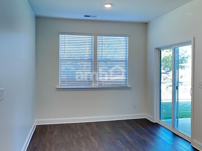 Building Photo - 561 Rivermist Dr