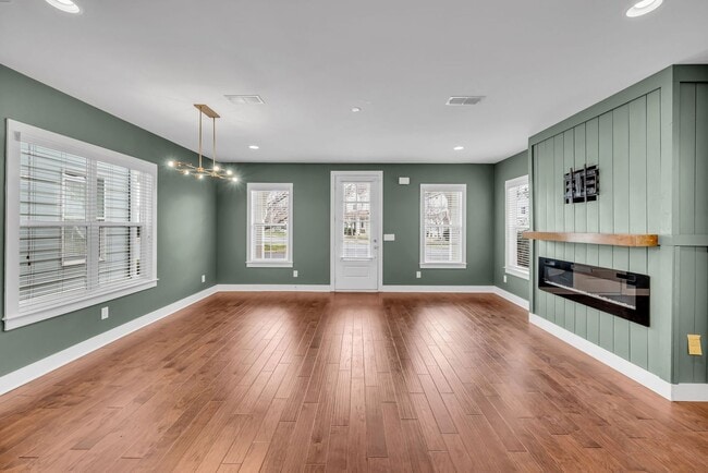 Building Photo - Cottage Park Home