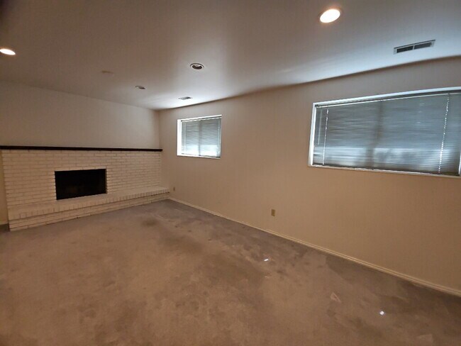 Building Photo - Spacious 4-Bedroom Home with Mountain View...