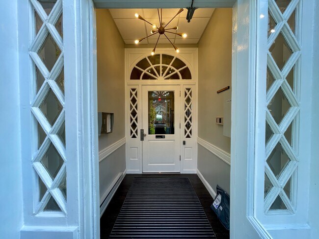 Vestibule to lobby - 104 Woodside Rd