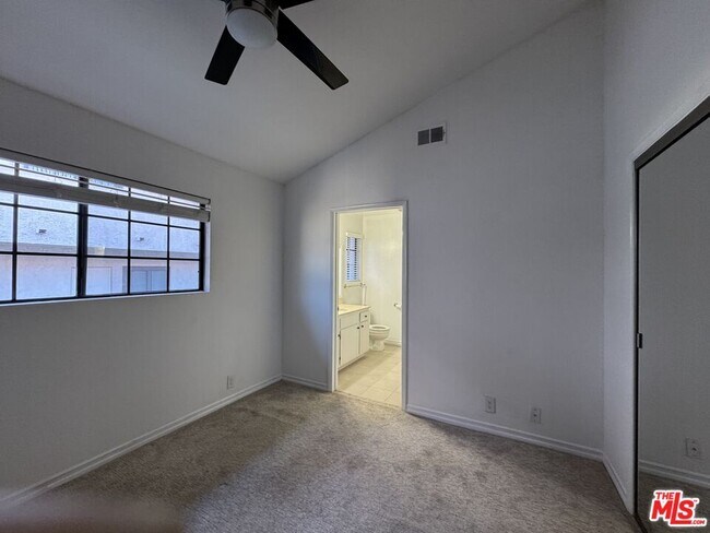 Building Photo - 1007 5th St