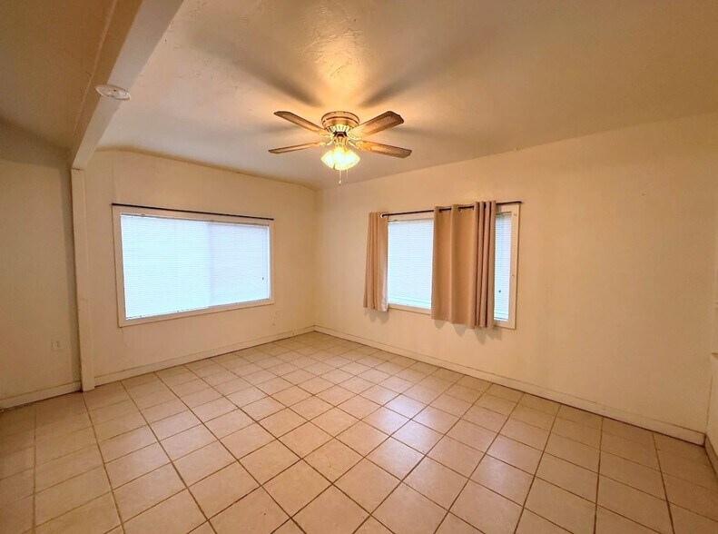 Building Photo - 3158 El Capitan Ave