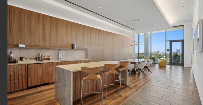 Building Photo - 3411 Yoakum Blvd