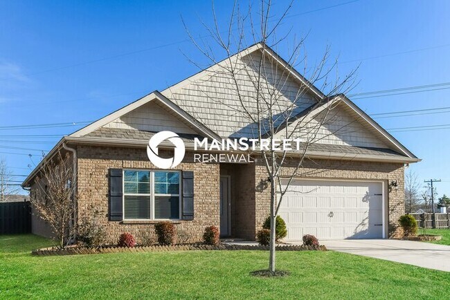 Building Photo - 4 Bedroom Pet-Friendly Home in Huntsville, AL with Main Street Renewal