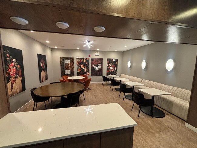 Building Photo - 4806 N Magnolia Ave