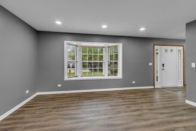 Building Photo - 2S601 River Oaks Dr