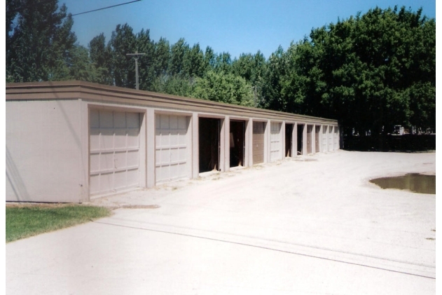 Building Photo - 1025-1027 E Railroad Ave