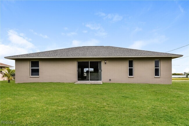 Building Photo - 1201 NE 19th St