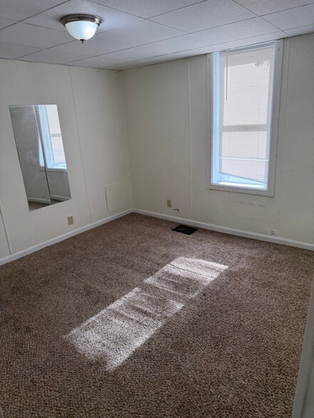 Building Photo - 516 Front St