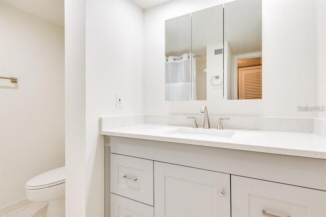 Building Photo - 2615 Cove Cay Dr