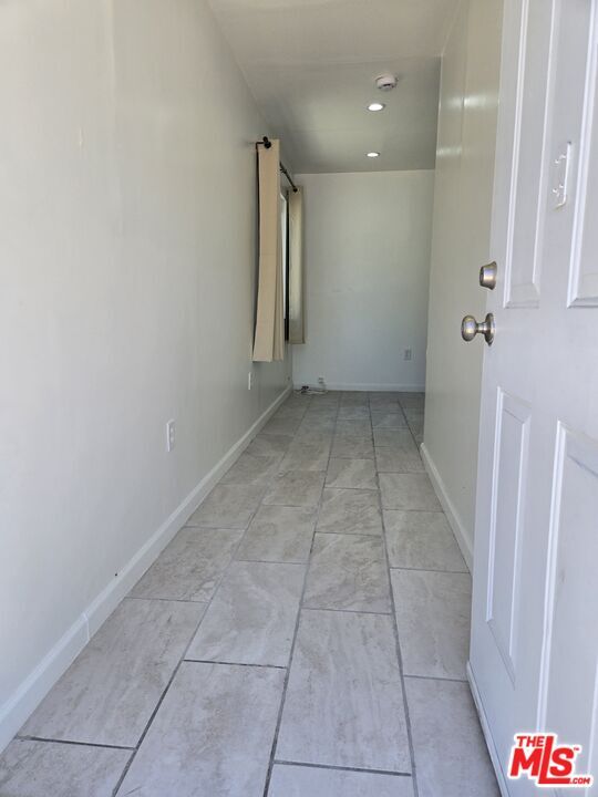 Building Photo - 300 S La Peer Dr