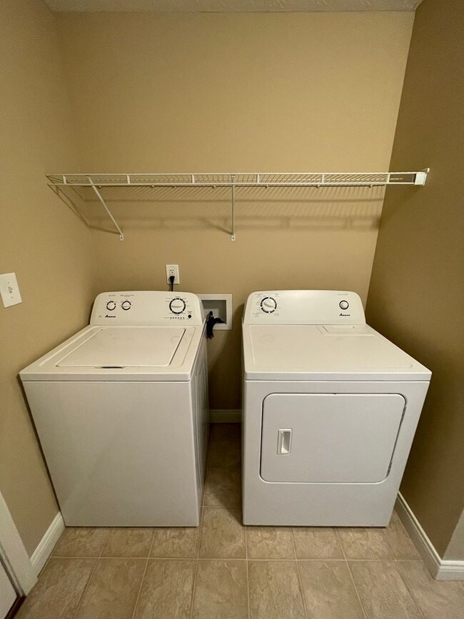 Building Photo - Home Sweet HOME!