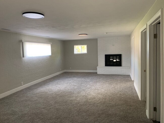 Building Photo - Beautiful 4 Bedroom 3 Bathroom Home in Wes...