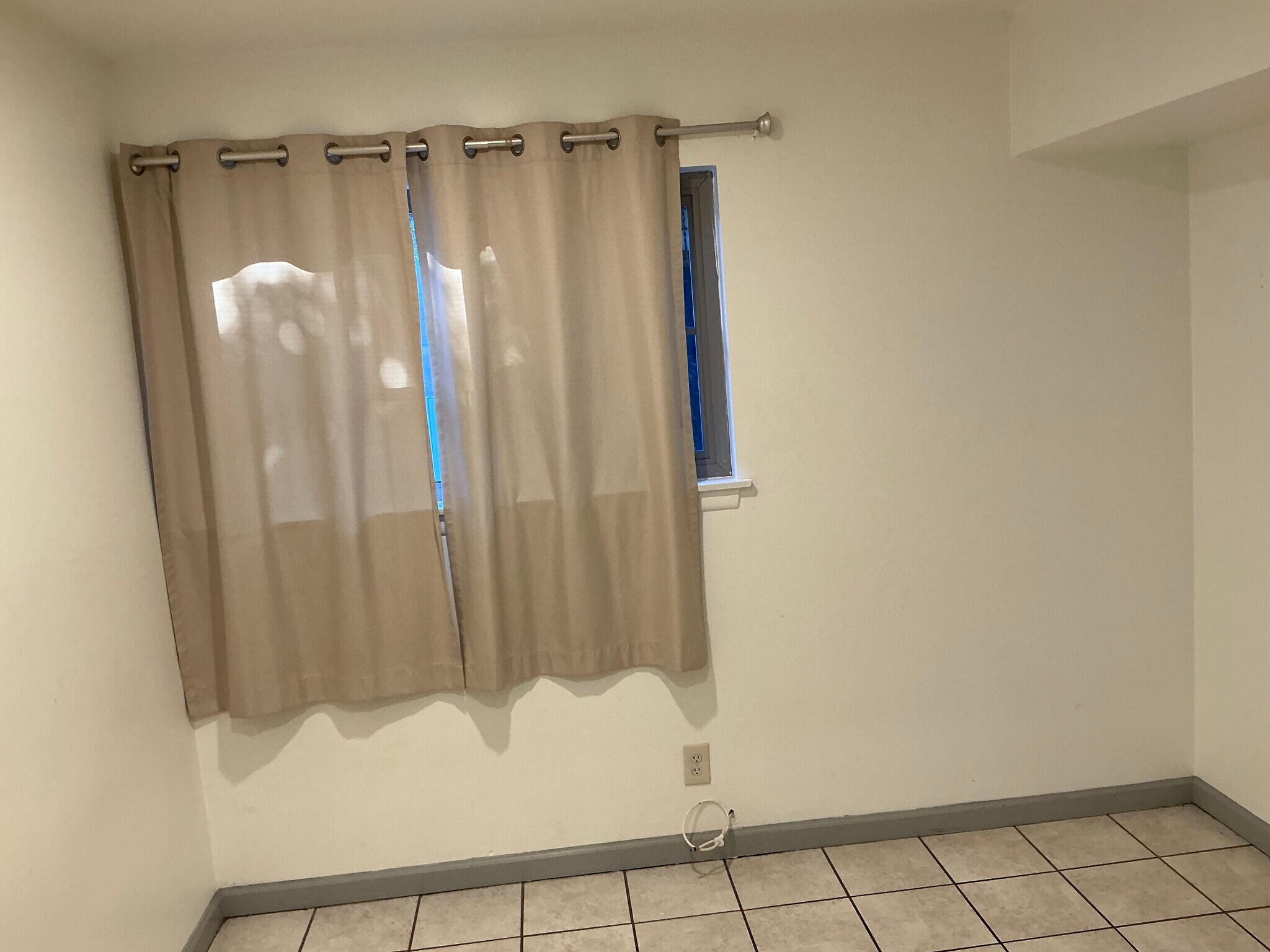 Building Photo - 45652 Lantana Ave