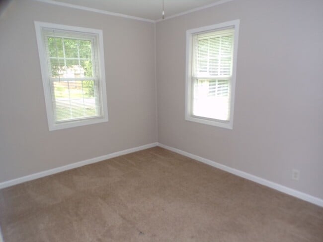 Building Photo - 1095 Foster Cir