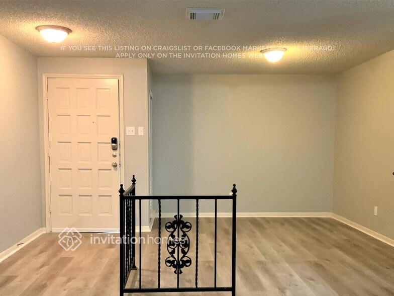 Building Photo - 2306 Cambridge Ct N