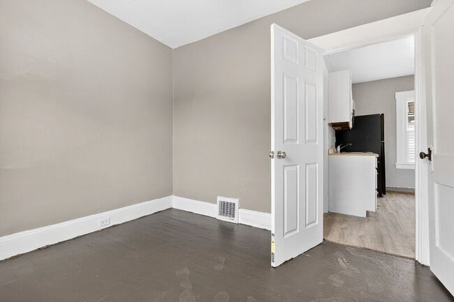 Building Photo - 4118 E 64th St