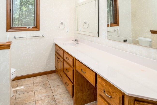 Building Photo - Charming 3 Bedroom, 2 Bathroom home near Lake Coronado! Call 501-922-9997 to set up a showing today!
