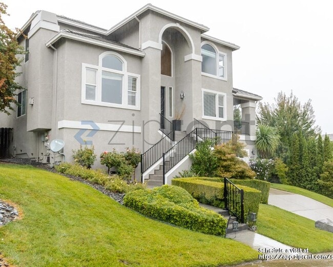Building Photo - 4042 Plateau Cir