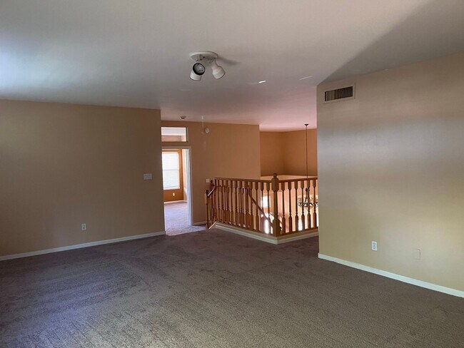 Building Photo - 4746 W Carla Vista Dr
