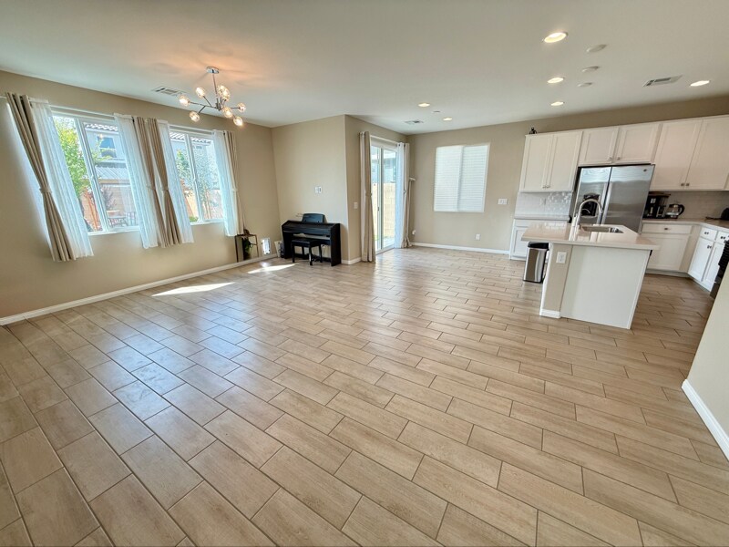 Building Photo - 3953 Painted Lady Ave