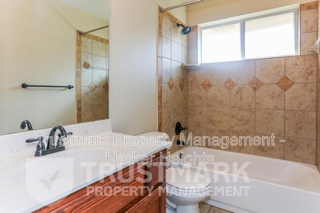 Building Photo - 401 W Libra Dr