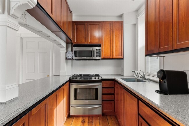 Building Photo - 6 Brigham St