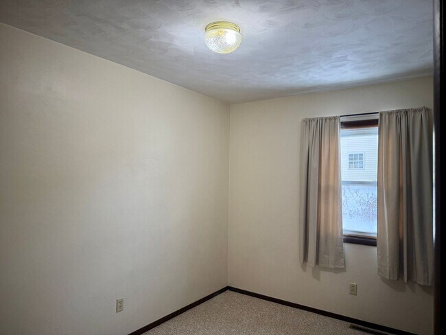 Building Photo - 4130-4136 Canterbury Dr