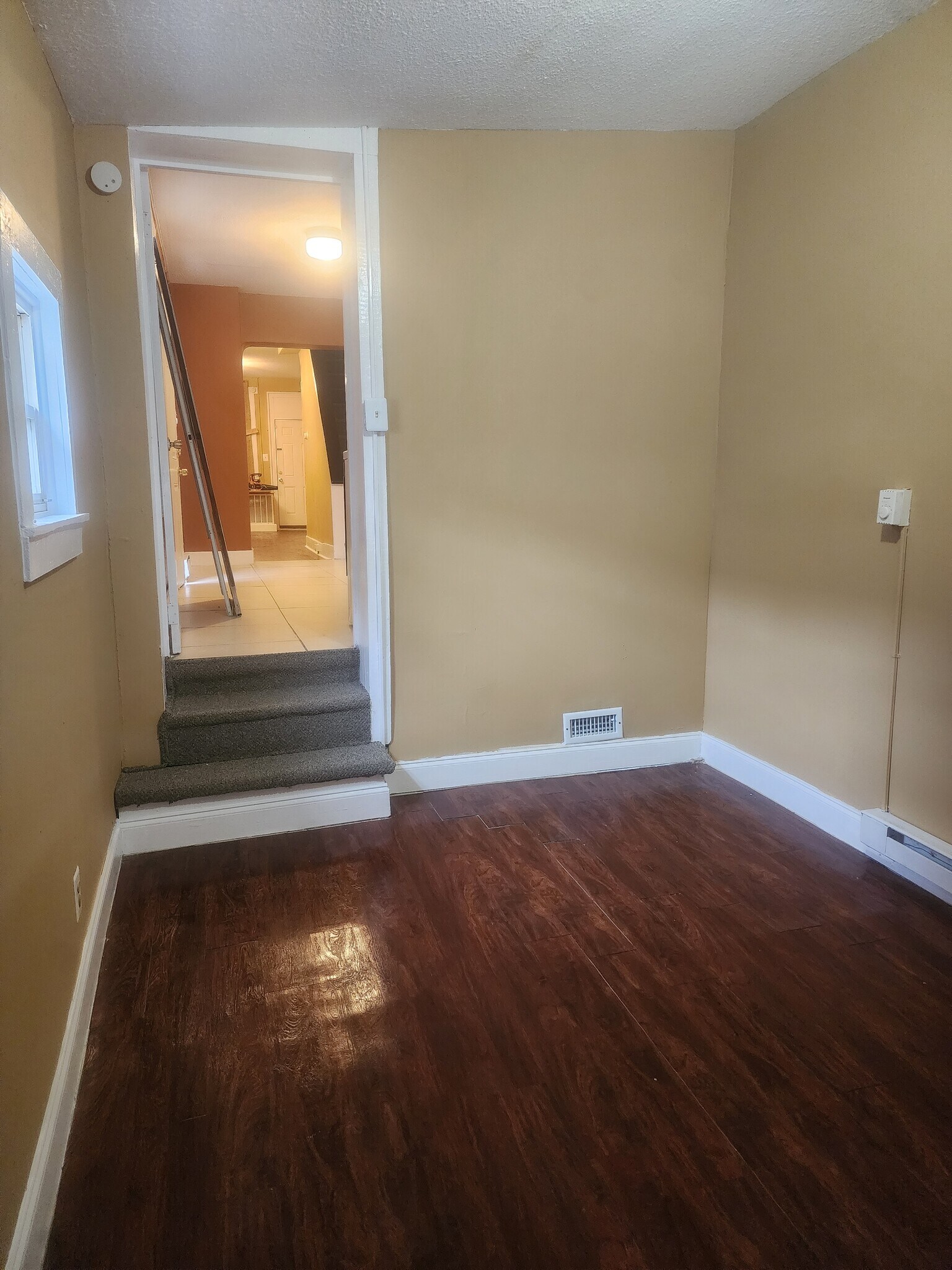 Building Photo - 40 Maple St