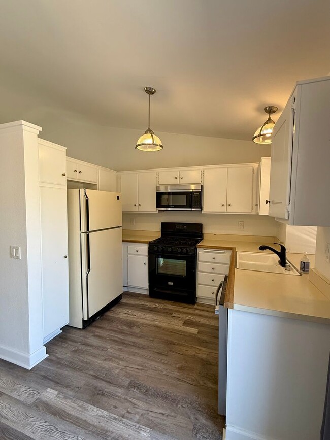 Building Photo - Nice 3 Bed 2 Bath Rancho Cucamonga