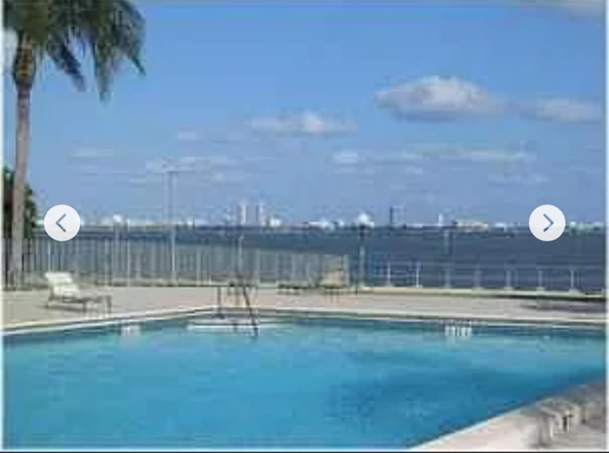 Swimming pool and tennis court and sauna and jacuzzi - 880 NE 69th St