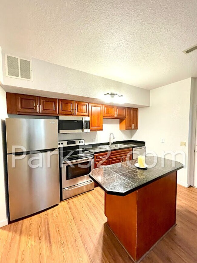 Building Photo - 9024-9024 Waverly Dr SW