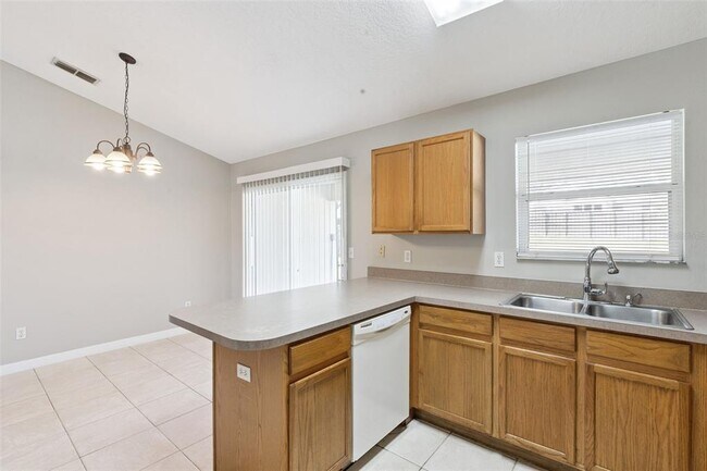 Building Photo - 886 Scenic View Cir