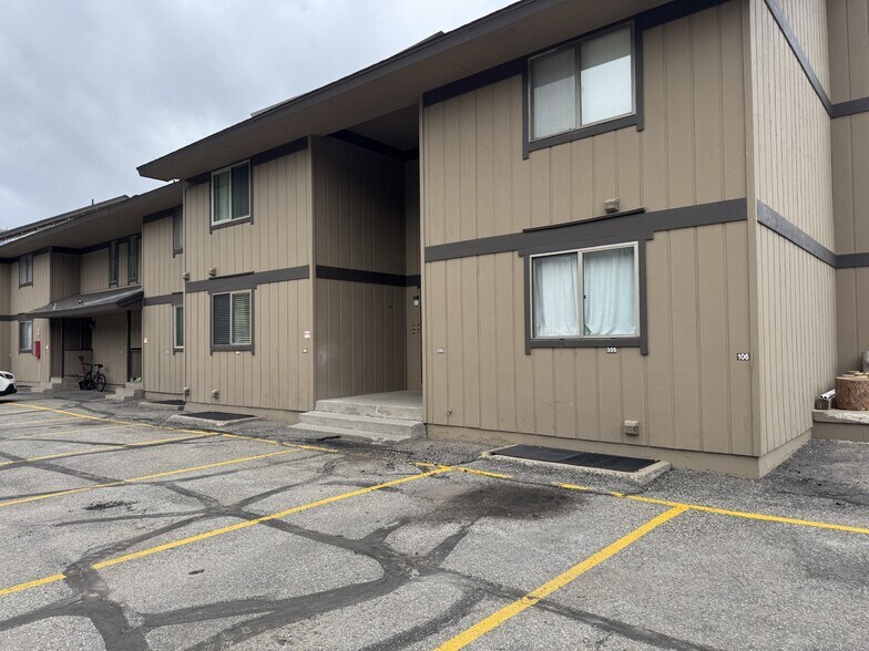 Building Photo - 1033 Straight Creek Dr