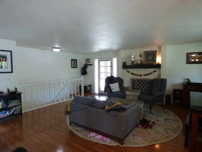 Building Photo - Great House in a Great Neighborhood!