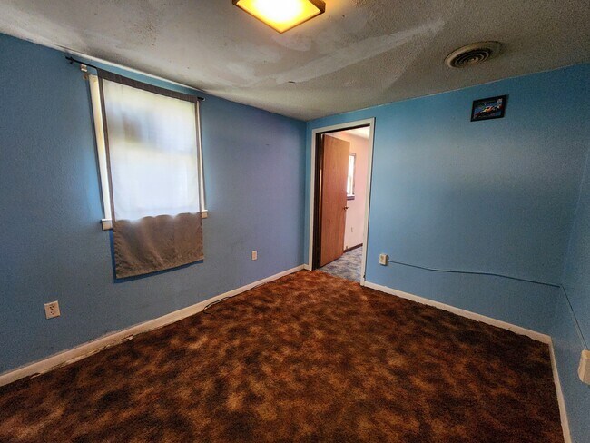 Building Photo - 816 5th Ave NE