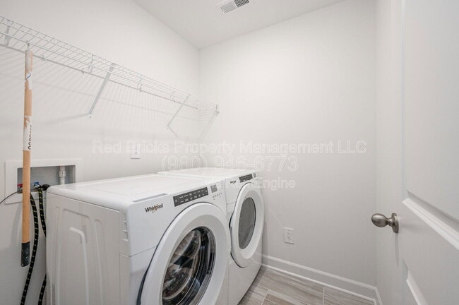 Building Photo - 8033 Hidden Spgs Trl