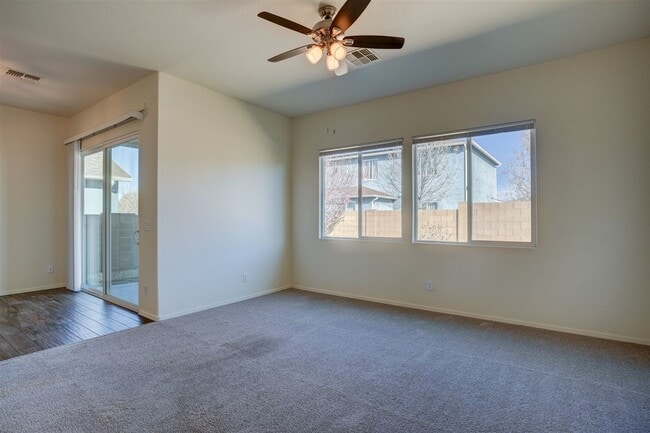 Building Photo - 3 bed 2 bath home in Quailwood!