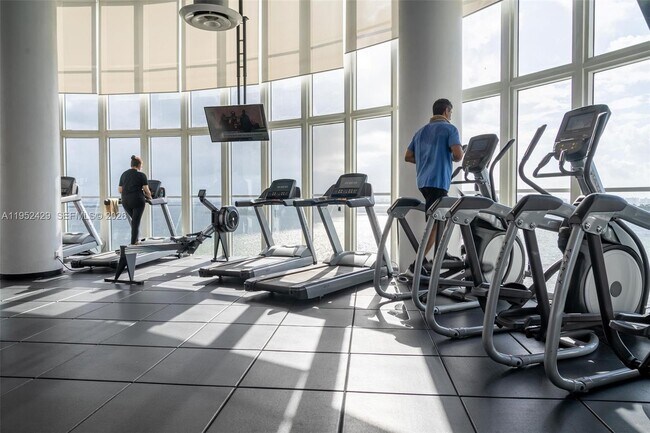 Building Photo - 1800 N Bayshore Dr