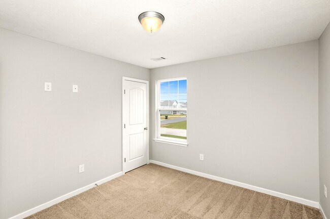 Building Photo - 733 Hollandale Rd