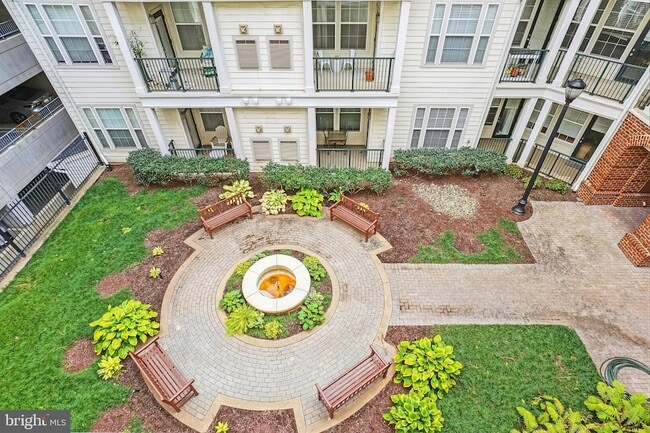 Building Photo - 27 Booth St