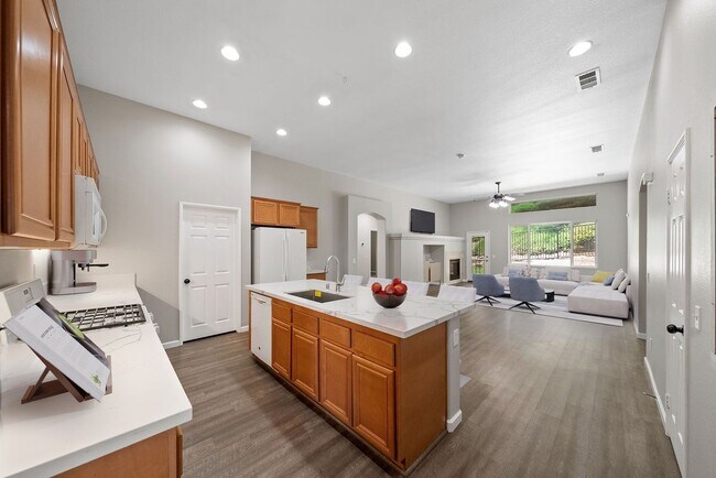 Building Photo - 24898 Sunset Vista Ave