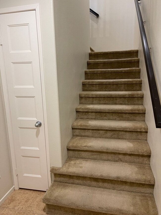 Building Photo - Modern 2-Bedroom Condo with Solar in the H...