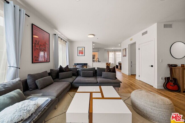 Building Photo - 6020 S Seabluff Dr
