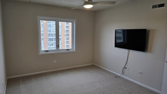 Building Photo - 675 Pearson St