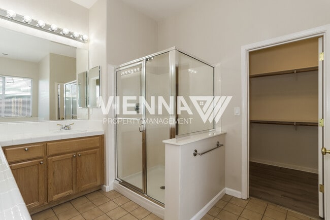 Building Photo - 4202 Mockingbird Ct