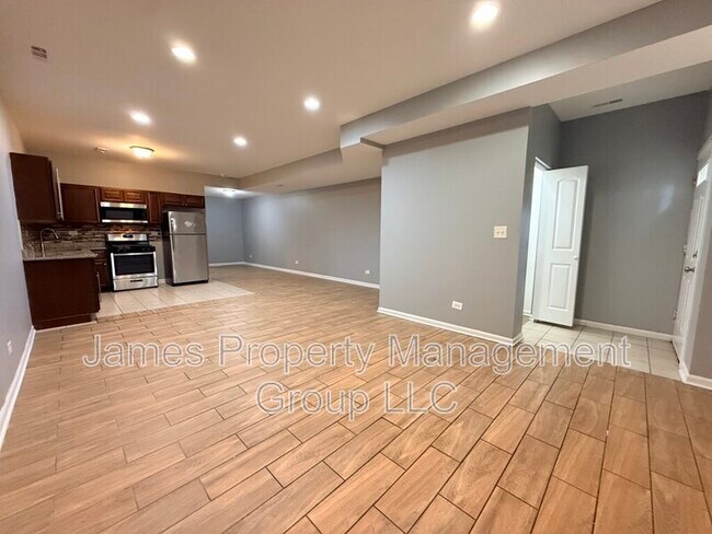 Building Photo - 3112 W Monroe St