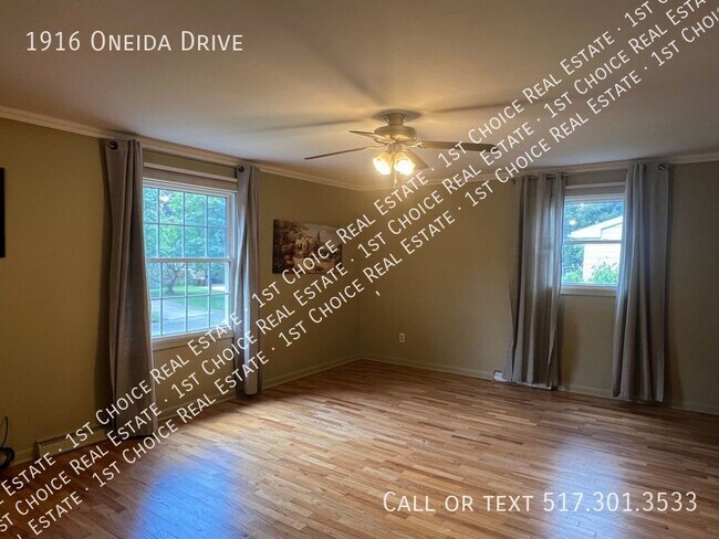 Building Photo - 1916 Oneida Dr