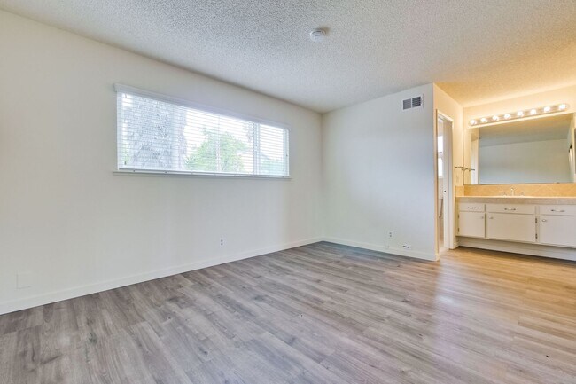 Building Photo - Nicely Refreshed Single Story 4 BR/2BA Great Location in Blossom Valley